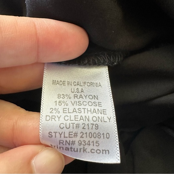 Trina Turk Women’s Satin Joggers Pants Size 4 Black Crop Pockets Athleisure USA - Picture 3 of 8